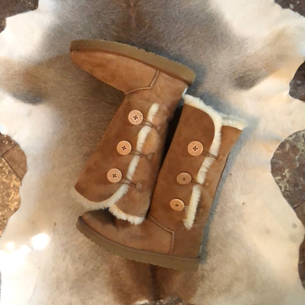 Barely worn Uggs!!